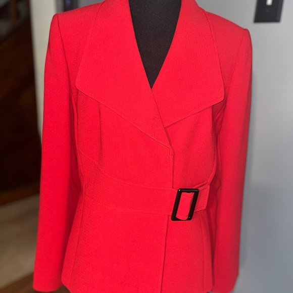 Tahari red belted blazer - 8P - Picture 2 of 5